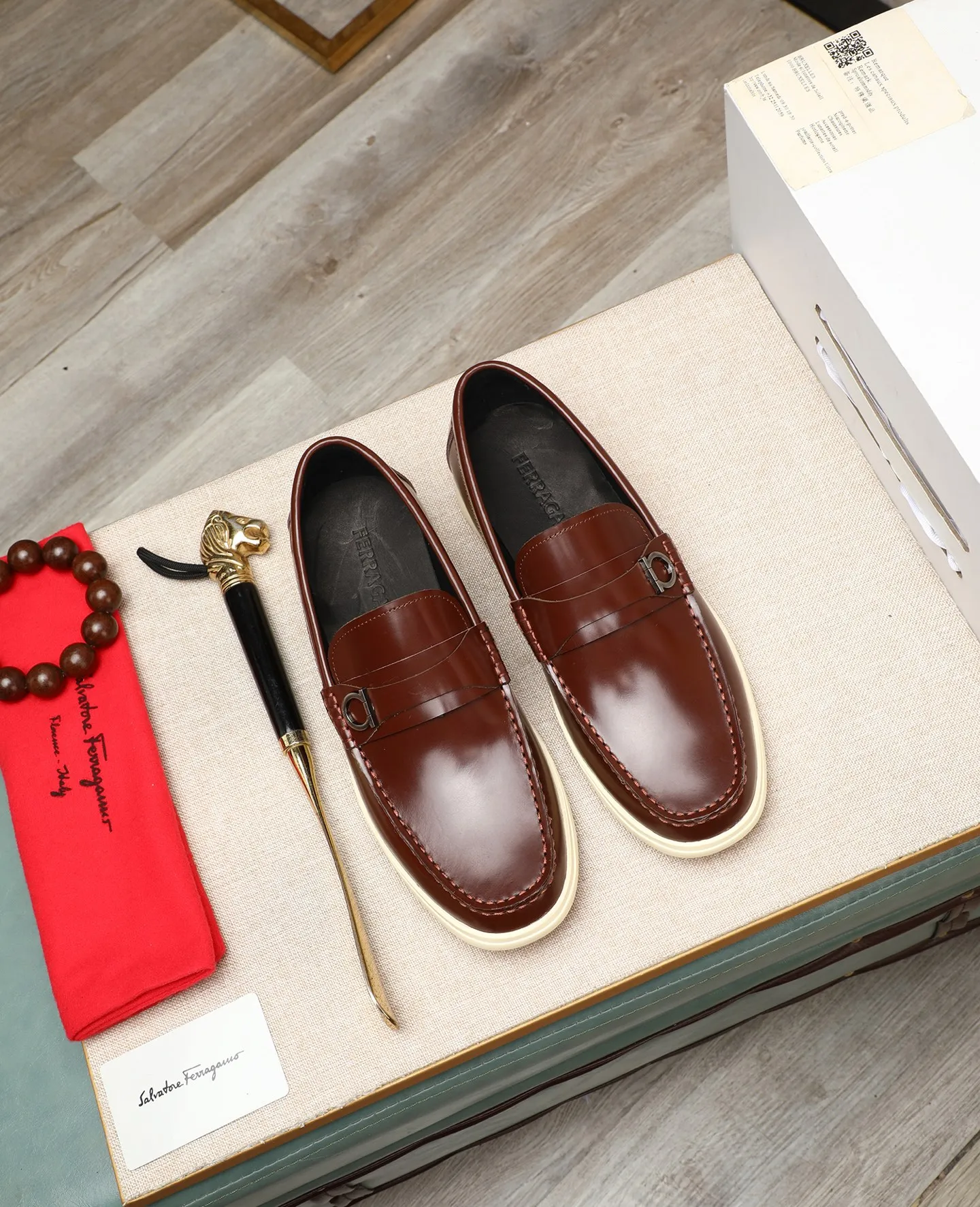 Men's shoes 💰580 📛📛(water-dyed cow lining) Salvatore Ferragamo high-end (Salvatore Ferragamo) is the top international luxury footwear brand. It comes from the fashion kingdom of Italy. It is famous all over the world for its traditional handmade design and novel styles... 🚶🏻🚶🏻New suit shoes are available simultaneously at the counter. This style is purely handmade. The fabric is imported Italian calfskin➕Soft water-dyed cowhide lining. Original authentic outsole🌀🌀Size: 38➖44 (45 46 customized)
